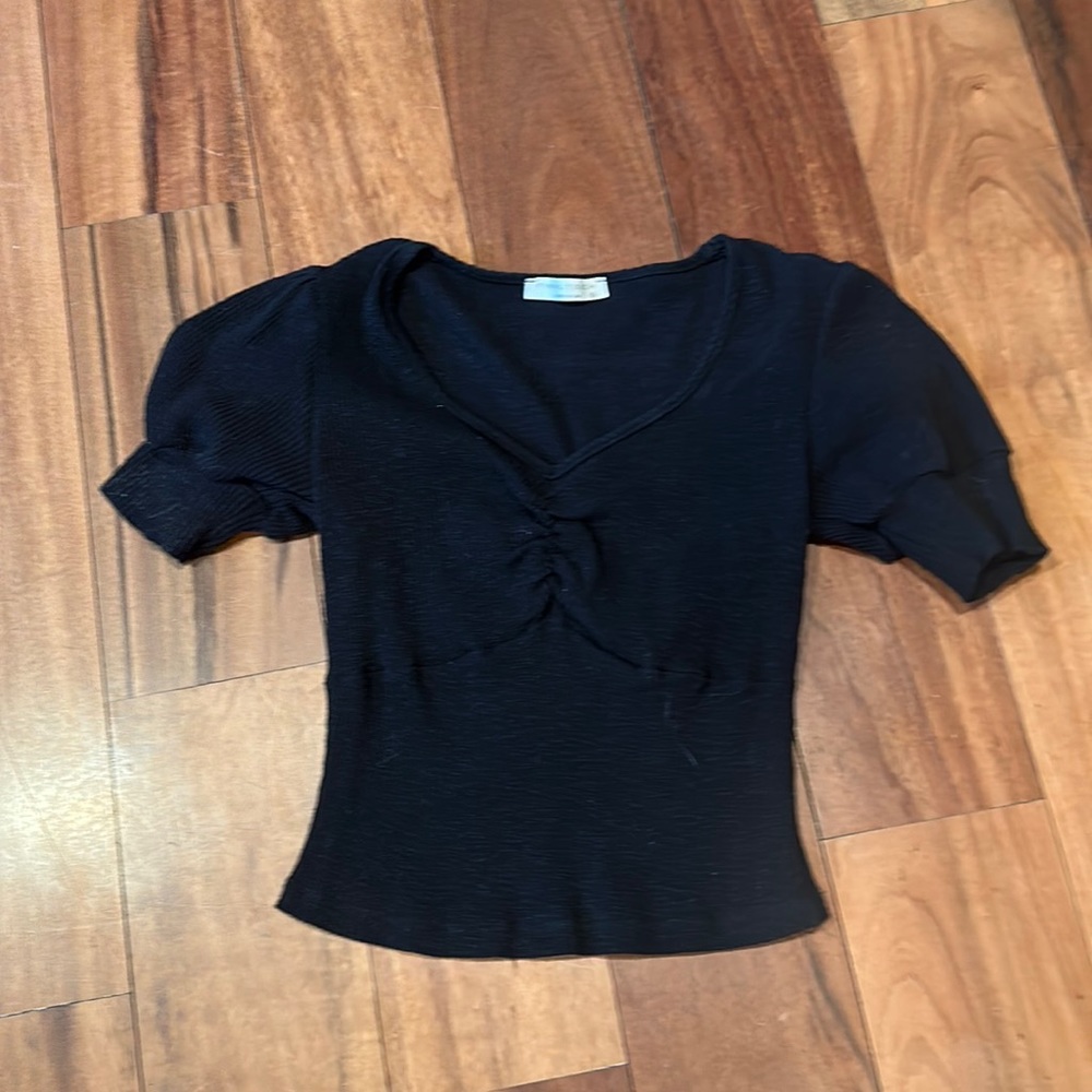 Puffy sleeve black top